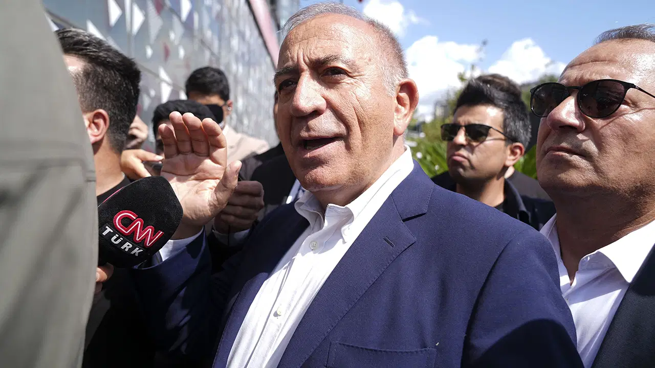 kayyum gursel tekin chpnin sariyerdeki eski il binasina gidecek YAljzVqE