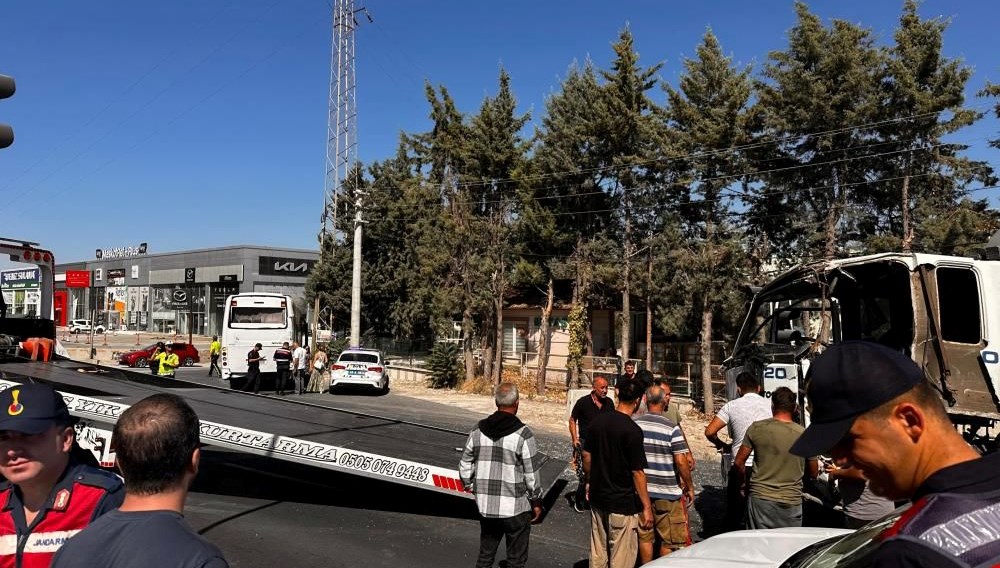 muglada yolcu otobusu vidanjorle carpisti Nl2rXqBn