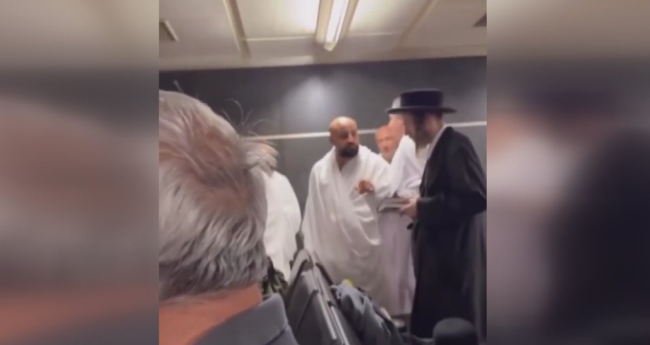 sabiha gokcen havalimaninda kavga umre yolculari ile yahudi yolcular birbirine girdi JXg1ztkU
