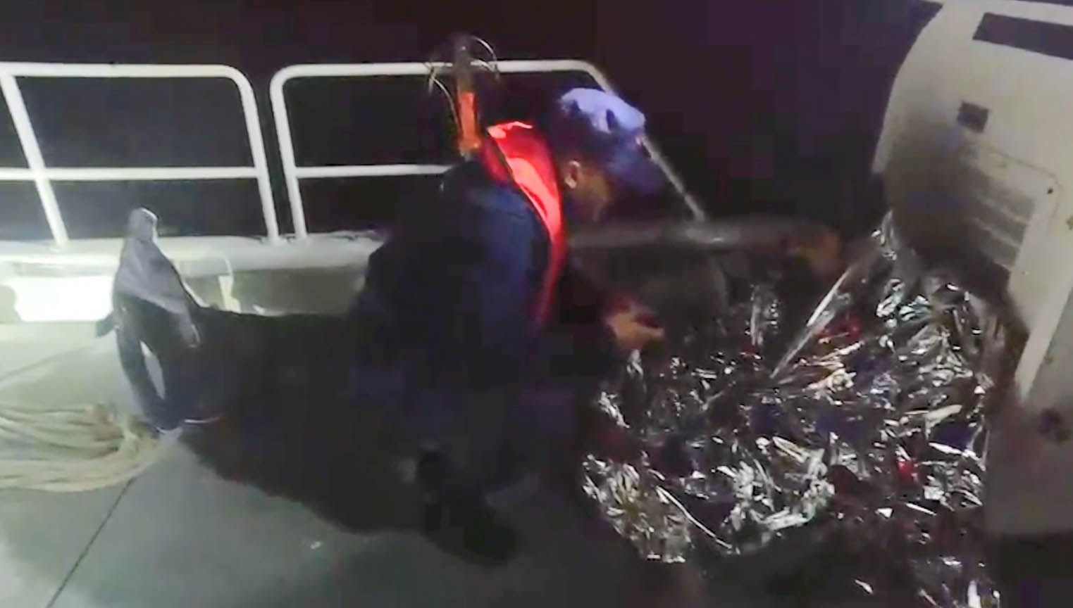 sakaryada teknesi alabora olan balikci kurtarildi q6ITFvPw