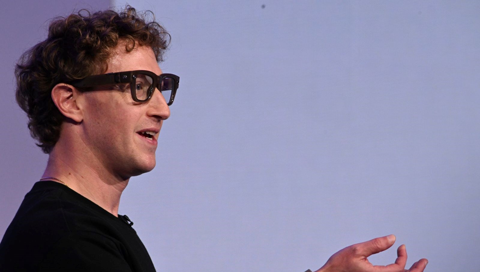 zuckerberg yeni akilli gozlugunu tanitti sahnede iki kez hata verdi CVW1rmsd