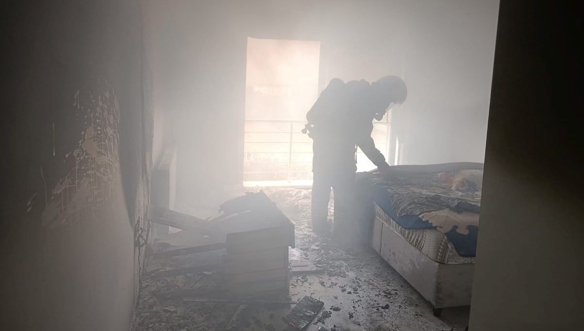 arsuzda bir ev alevlere teslim oldu 53JjVPcN.jpg