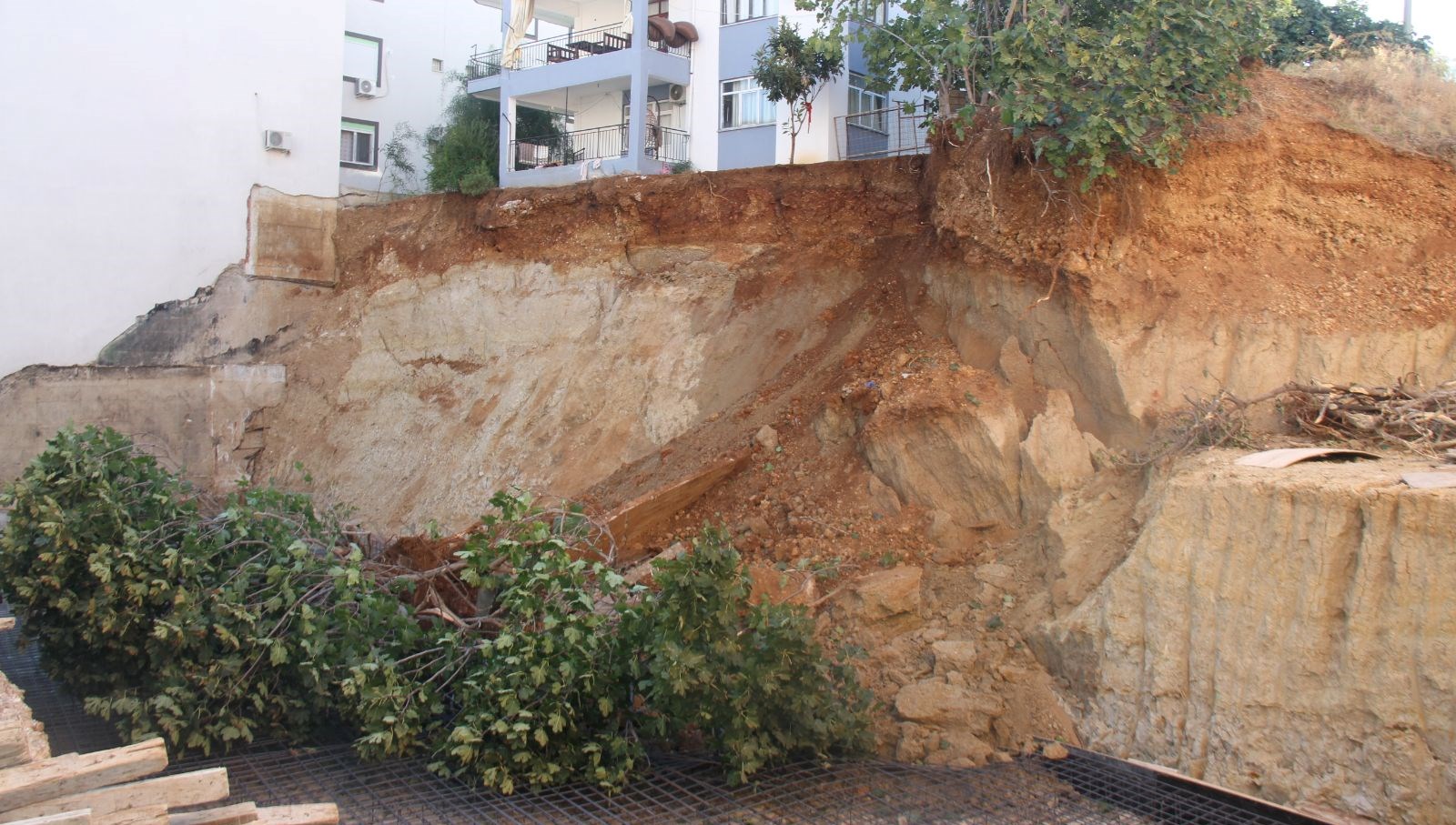 ayni insaatta ikinci kez gocuk DABn8Nxa.jpg