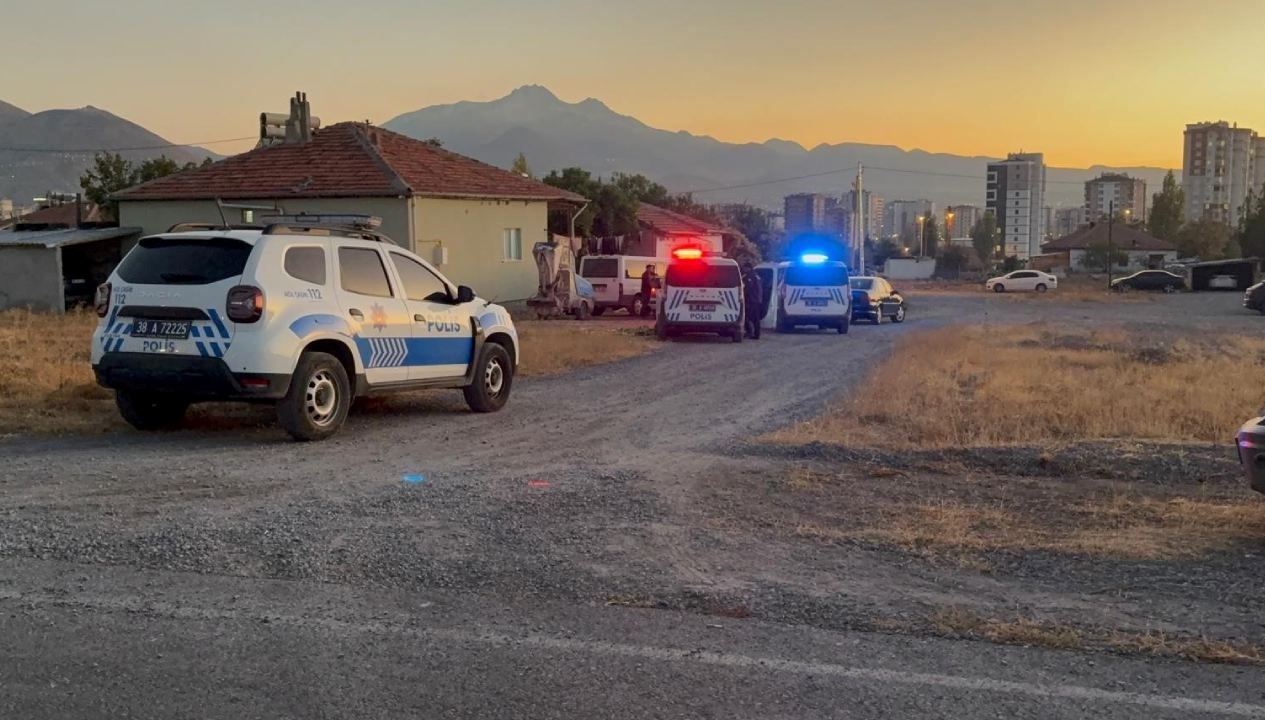 kar maskeli saldirganlar baba ve oglunu vurdu HLSig4Ta