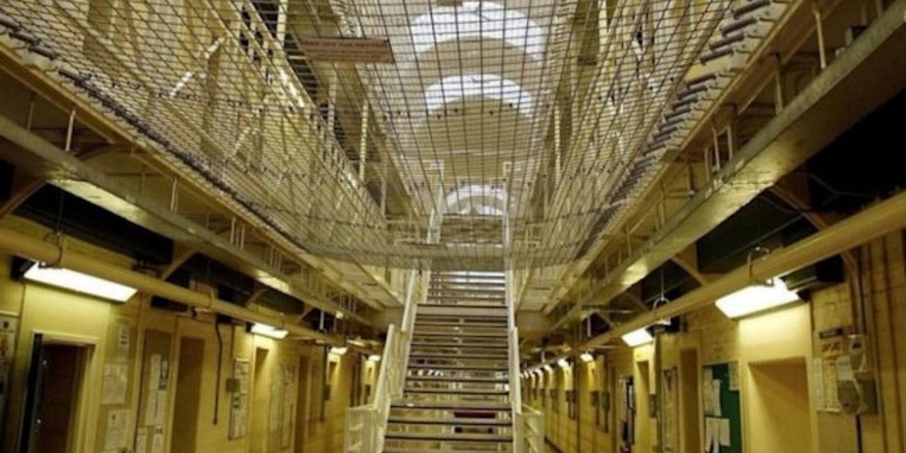 2 yasindaki uvey kizini vahsice oldurdu hapiste olduruldu basi ve bogazi kesildi rsSTx8Y5.jpg