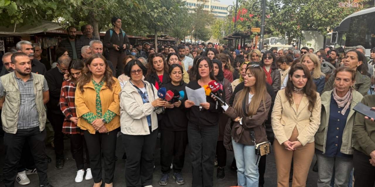 diyarbakirda uc kadinin yasadigi eve saldiri protestosu EMPZyR4O.jpg