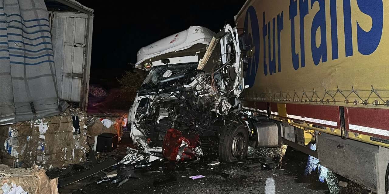 lastigi patlayan tir onune geleni ezdi olu ve yaralilar var Gn9b6V41.jpg