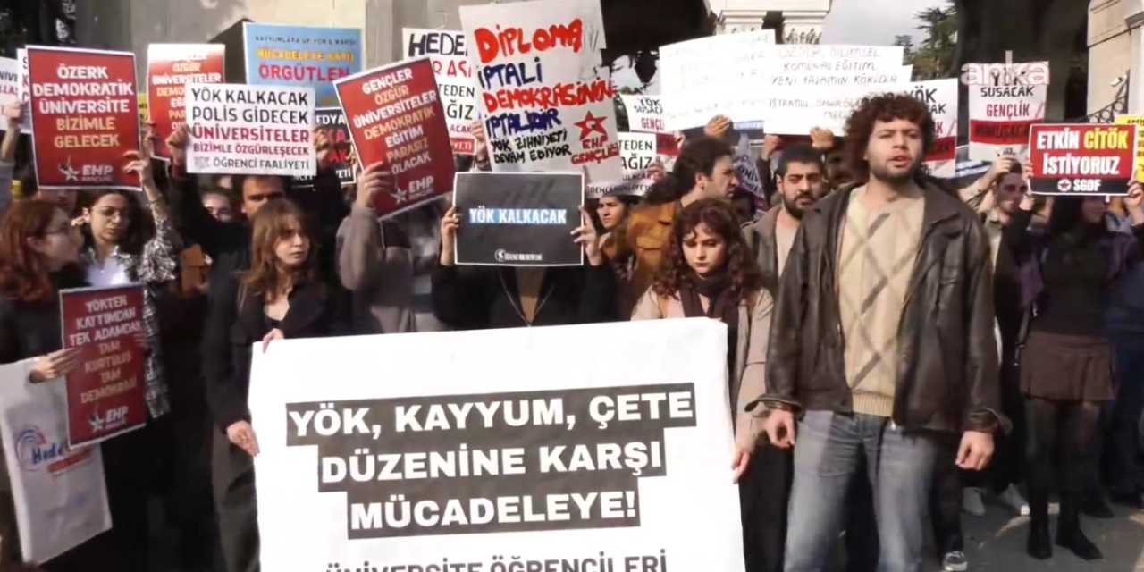 ogrencilerden beyazit meydaninda yok protestosu universitelerimiz kole yetistiren atolyelere donusmustur R9PgLeHE.jpg