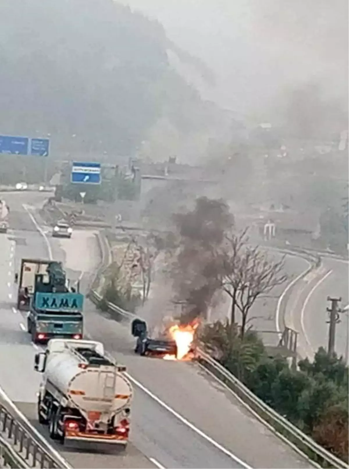 pamukovada seyir halindeki otomobil alev aldi INPr2Frb.jpg