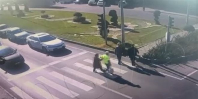 trafik polisinden ornek davranis x7DsOACy.jpg