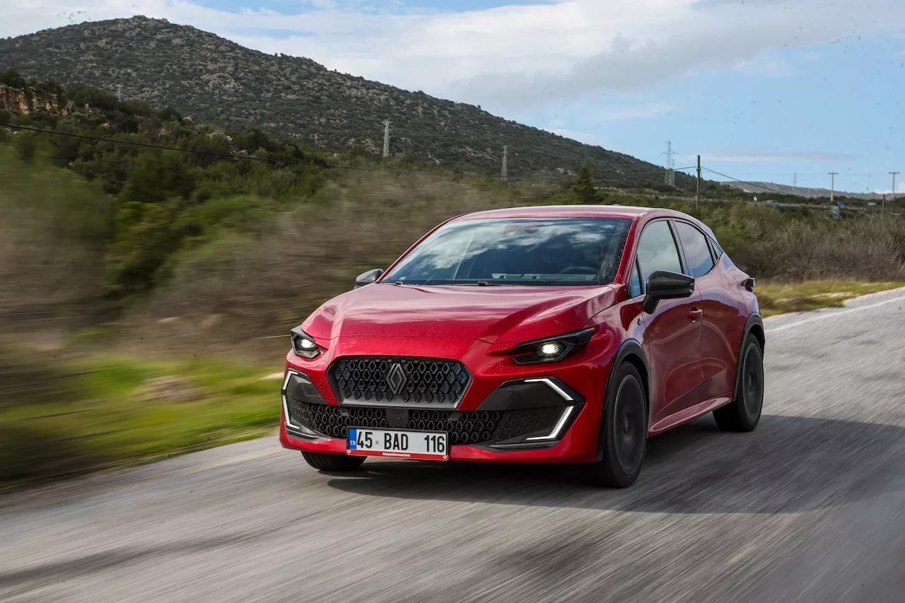 Yeni Renault Clio Türkiye Fiyatı ve Özellikleri Açıklandı!