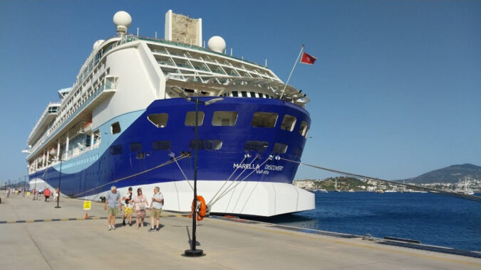 Bodrum’a İki Kruvaziyer Gemi Geldi: Binlerce Yabancı Turist Şehri Ziyaret Etti