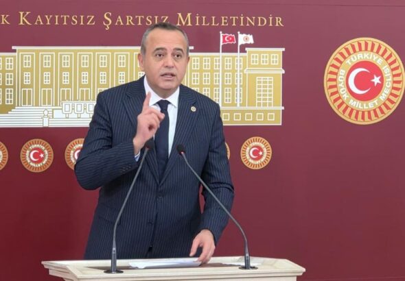 yaptigi-paylasim-akpye-gecis-olarak-yorumlandi-gercek-bambaska-cikti-kBnPkPN1